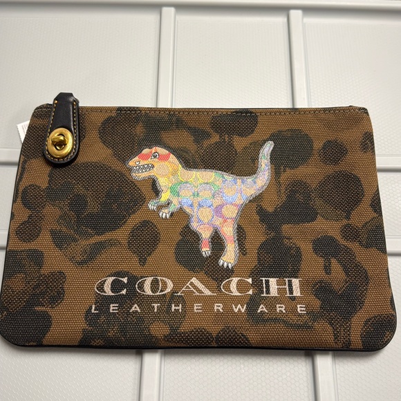 Coach Turnlock/Zipper Clutch 26 with Rainbow Signature Rexy NWT - Picture 1 of 8